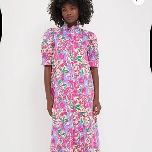 Beautiful lightweight Hyacinth House Dress fits like a 6